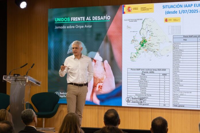 Investigadores, autoridades y profesionales analizan el avance de la influenza aviar en España